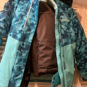 BNWT coat with snowpants with suspenders in a Beautiful shade of Blue & Gray 3m